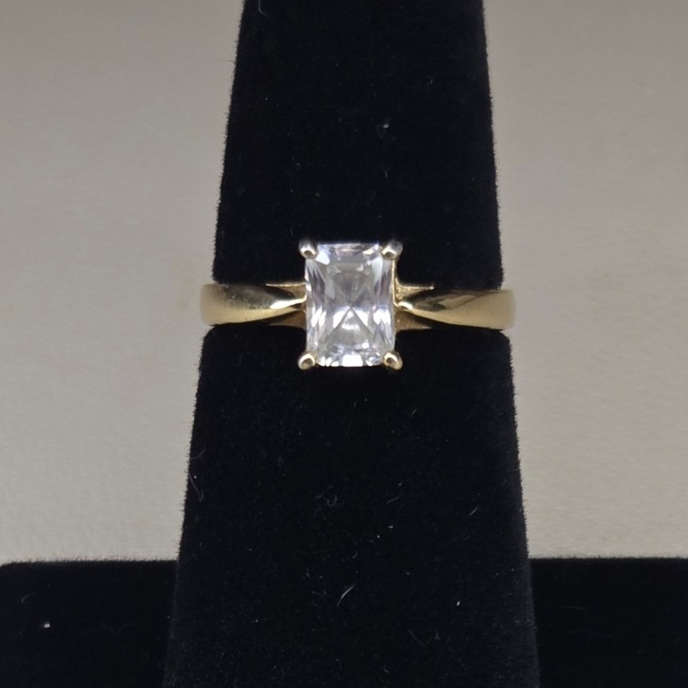 Emerald Cut Clear Solitaire Ring Gold Tone Band Engagement Size 7.5 0408